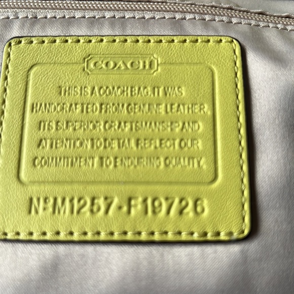 Coach F 19726 Lime Green Leather Shoulder Purse - Picture 10 of 10